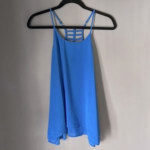 High neck, blue tank top